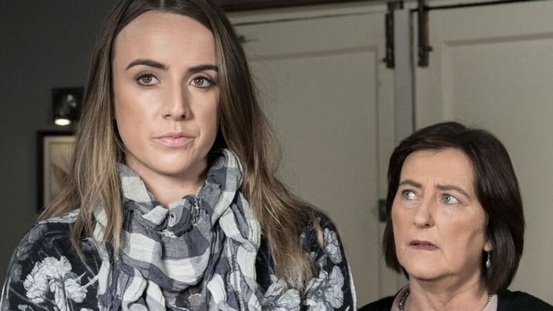 Will Niamh listen to her mother's advice on Ros na Rún?