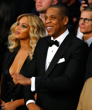 Jay-Z looks extra handsome while B is her usual stunning self at the Miguel Cotto and Canelo Alvarez fight in 2015.