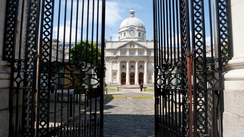 Government sources say the Taoiseach has issued an open offer to meet Micheál Martin