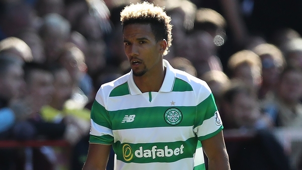 Scott Sinclair scored two goals in Celtic's draw against Hibernian.