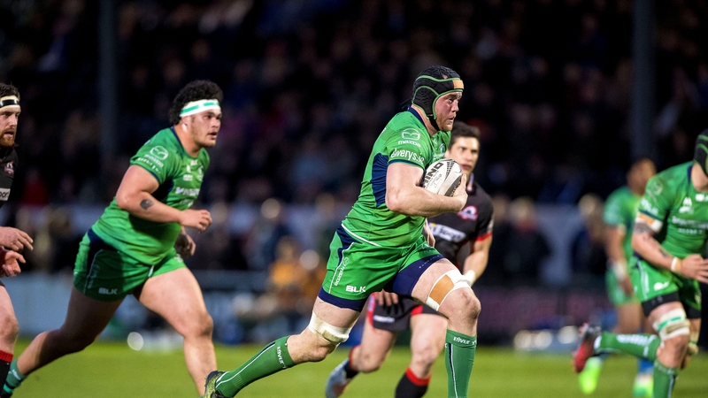 Eoin McKeon runs in his for his try