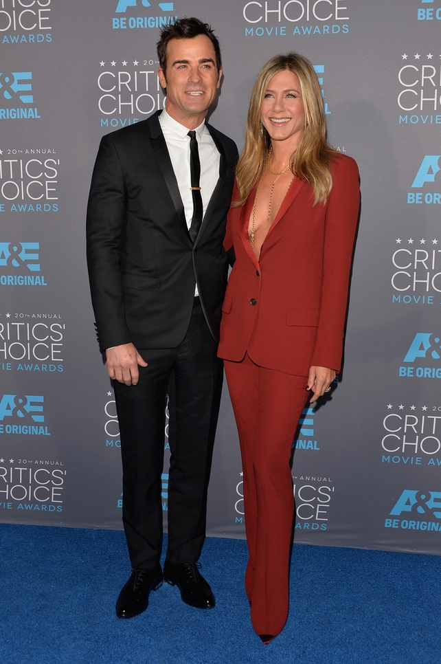 Matching Tux moment! Justin rocks his Dior suit and Jen's Gucci red number is mesmerizing! They were papped at the Critics' Choice Movie Awards in 2015.