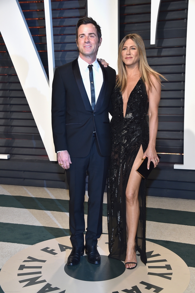 Swish schwoo - the couple went all out, with Jen wearing Versace, at the 2017 Vanity Fair Oscar Party!
