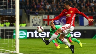 Henrik Mkhitaryan puts Manchester United ahead in Belgium