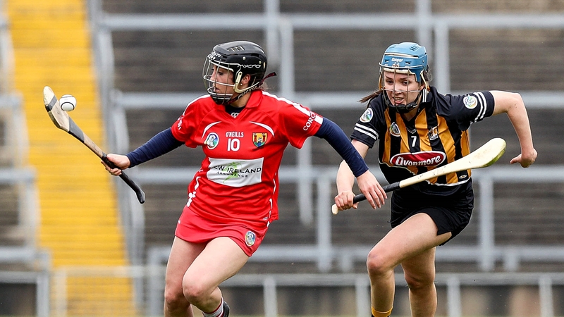 Cork's Amy O'Connor with Claire Phelan of Kilkenny