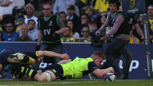 Dan Leavy stretches to touch down but the try was disallowed