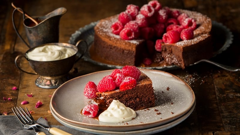 Combining sweet and salty flavours, it will tantalise the taste buds of chocolate lovers. The salt sets off the caramel and dark chocolate and brings out the rich flavours.