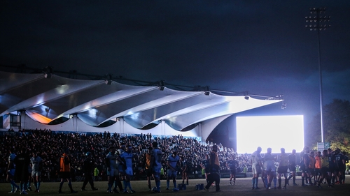 A 20-minute floodlight failure held up the Pro12 encounter at the RDS.