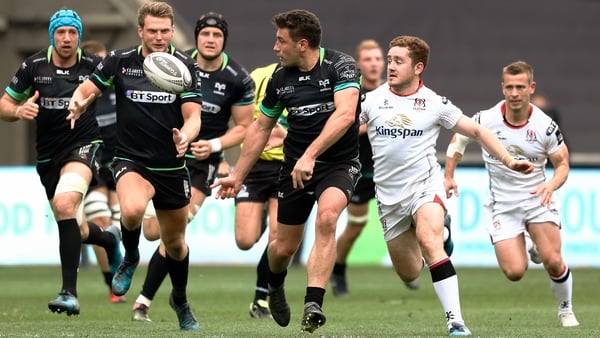 Kieron Fonotia offloads to Dan Biggar despite the attentions of Paddy Jackson