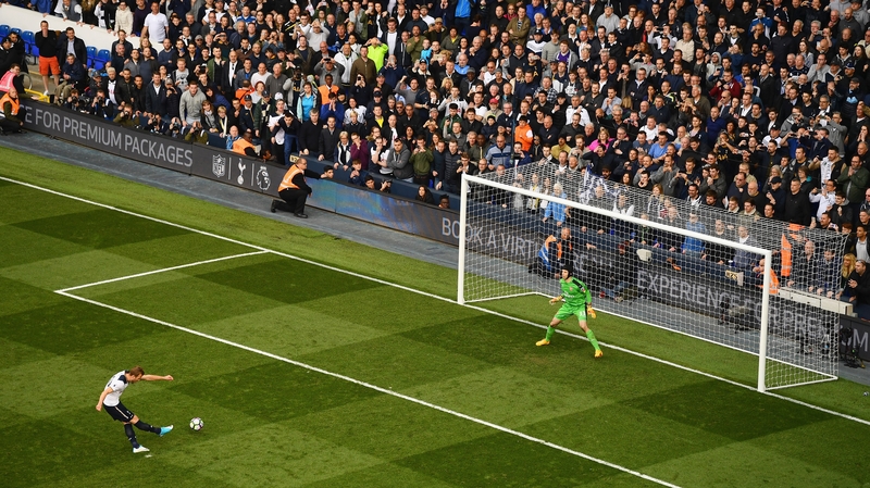 Harry Kane strikes from the spot to put Spurs two up against the Gunners