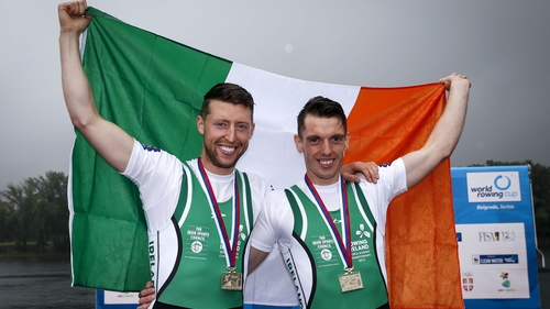 Mark O'Donovan and Shane O'Driscoll celebrate winning gold