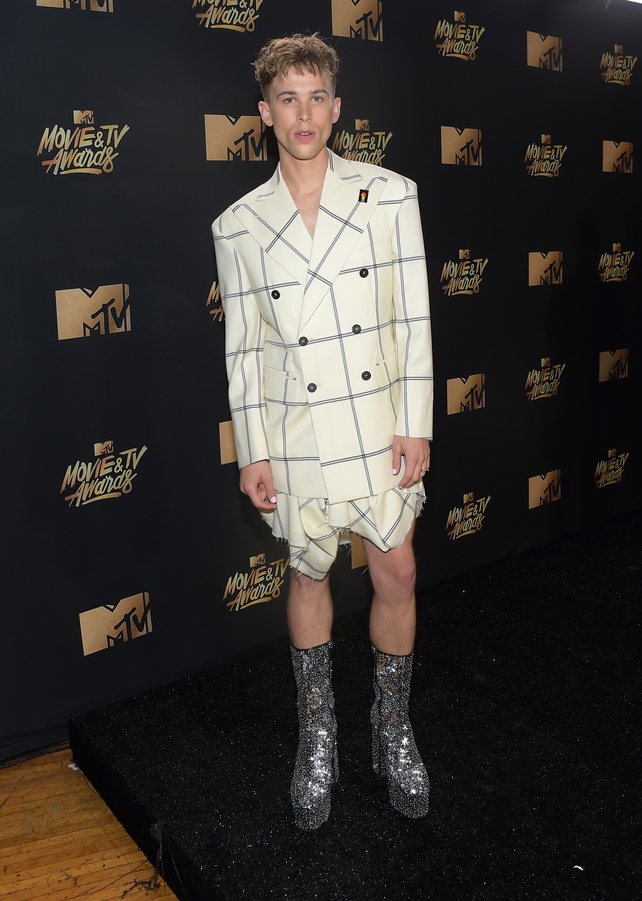 Tommy Dorfman of '13 Reasons Why' fame made a splash on the red carpet with his outfit. Props for being able to walk in those disco ball shoes!