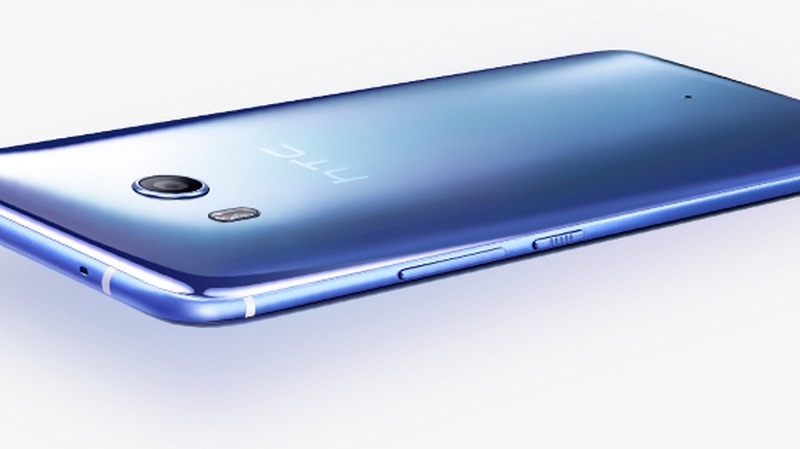 The Edge Sense technology can be used to open the camera and take selfies, as well as launch certain apps and trigger voice control features