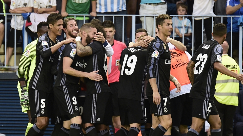 Real p[layers celebrate Karim Benzema's goal