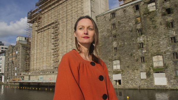 Sarah Carroll's The Girl In Between - read the first chapter