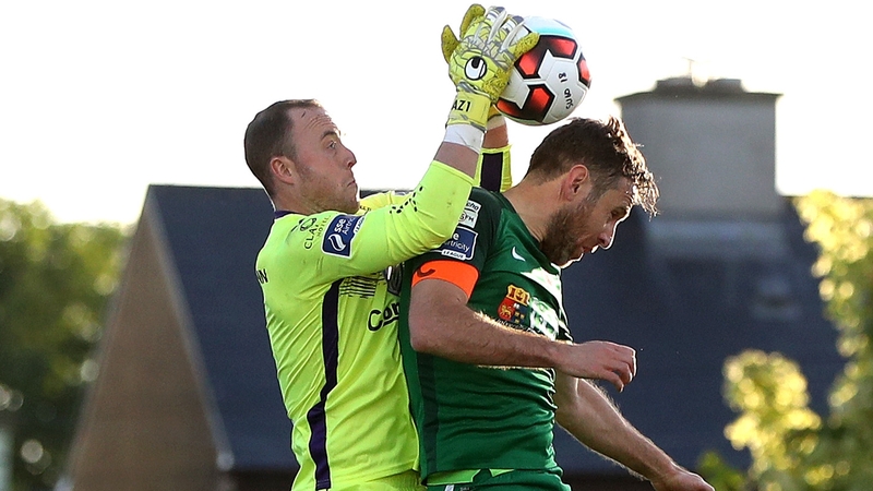 Karl Sheppard is beaten to the ball by Michael Schlingermann