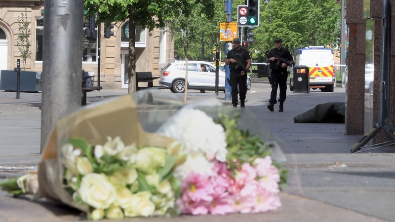 22 maraithe i mbuamáil sceimhlitheoireachta i Manchain