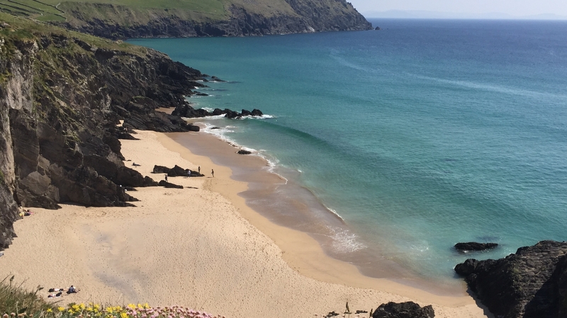 Tugann an suirbhé le fios go bhfuil bruscar ar Shlí an Atlantaigh Fhiáin ag cur as go mór do chuairteoirí.