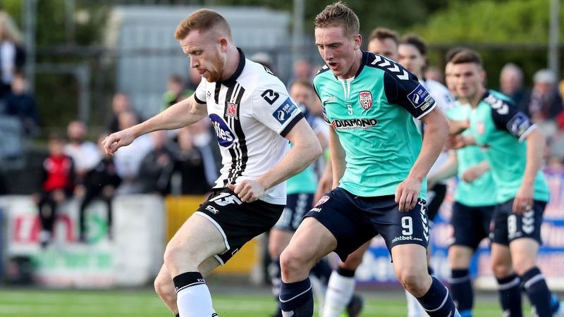 Dundalk's Sean Hoare and Ronan Curtis of Derry