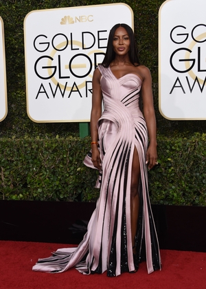 Wow, we're speechless. Naomi is mesmerizing in this Versace gown for the Golden Globes this year.