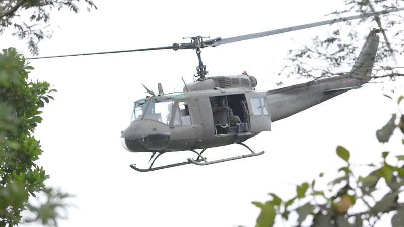 The army sent about 100 soldiers, including US-trained special forces, to retake buildings and streets Marawi City