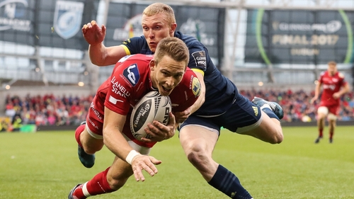 Liam Williams crosses to score Scarlets first try