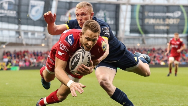 Liam Williams crosses to score Scarlets first try