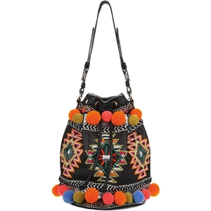 We're in love with this River Island Aztec-inspired purse! Definitely our Summer essential to bring from festivals to festivals.