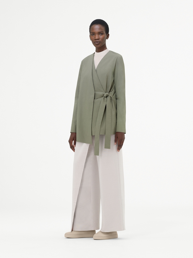 Oversized is the word for COS this Summer as we can see with this kimono-like ensemble.