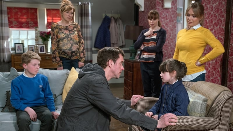 Marlon tries to convince April he's not to blame for Carly leaving the village