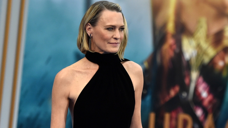Currently promoting the new acclaimed 'Wonder Woman' movie, Robin Wright hit the red carpet in a show-stopping dress.