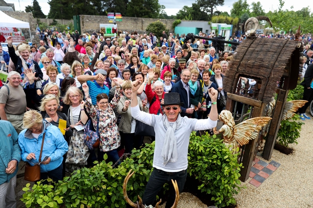 The Bloom visitors are clearly delighted for Des