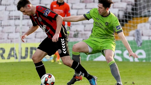 Bohs' Dinny Corcoran shields the ball from Ciaran McGuigan of Drogheda United