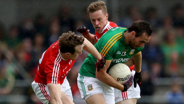 Graham Reilly bursts through a gap in the Louth defence