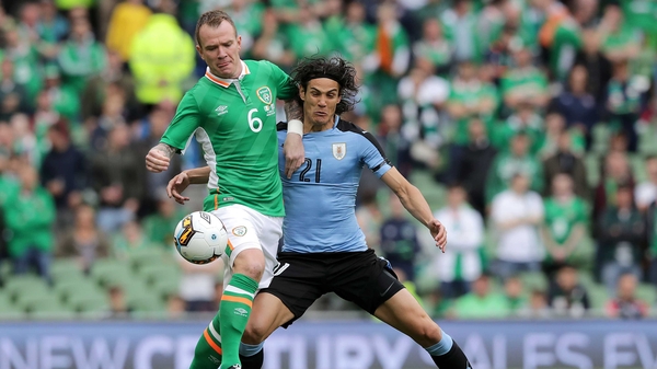 Glenn Whelan battling for possession with Edinson Cavani