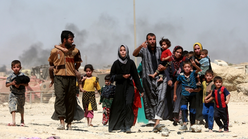 Displaced people arrive at positions of Iraqi forces in Zanjili district, western Mosul