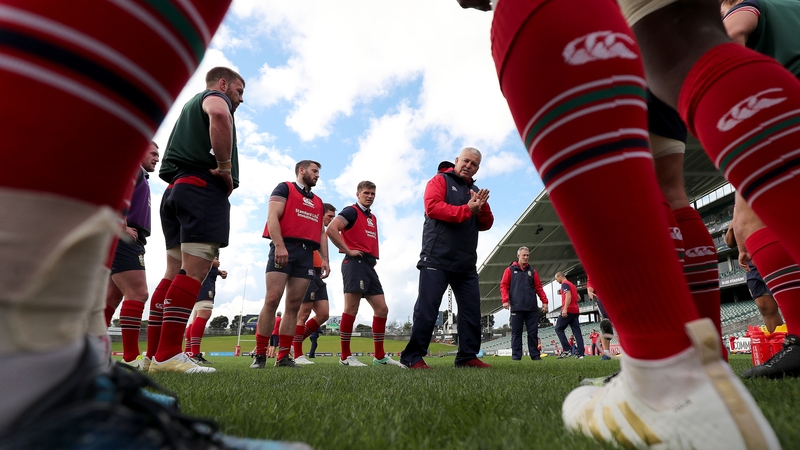 Warren Gatland speaking to his players in training
