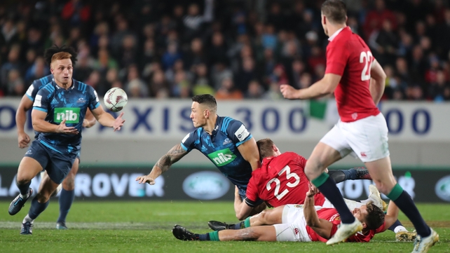 Sonny Bill Williams offloads to Ihaia West to set up the winning try