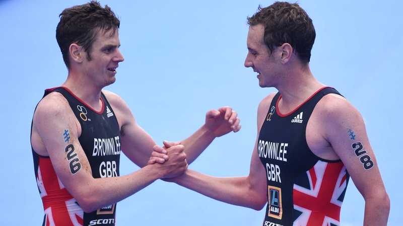 Jonathan Brownlee (L) and Alistair Brownlee