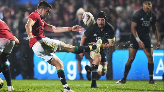 Conor Murray kicks