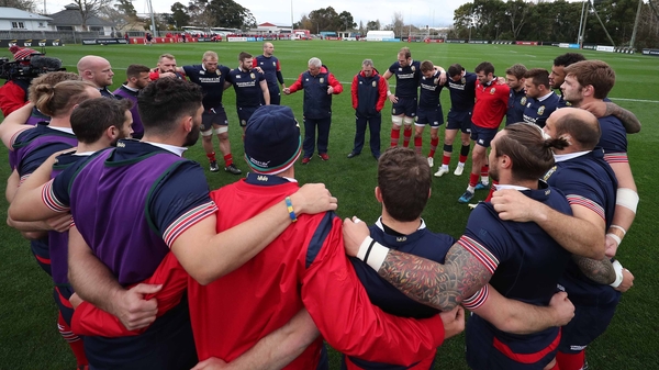 Warren Gatland chats to the team