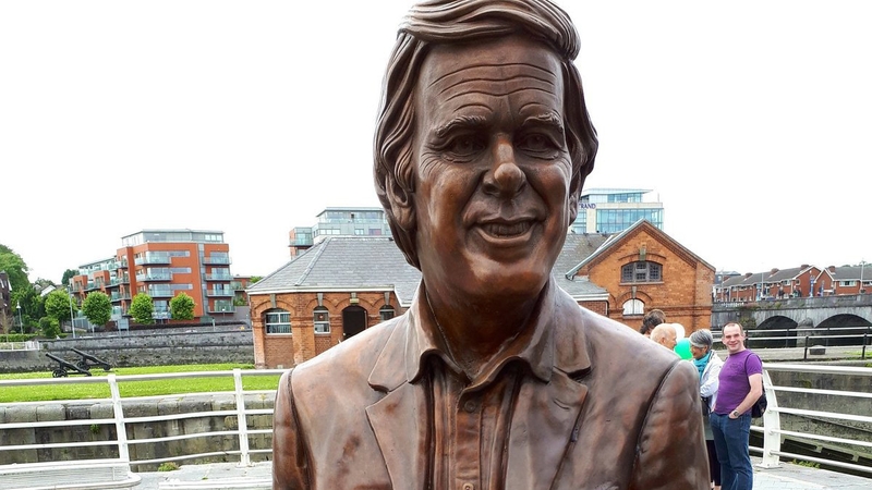 New Terry Wogan statue being met with derision