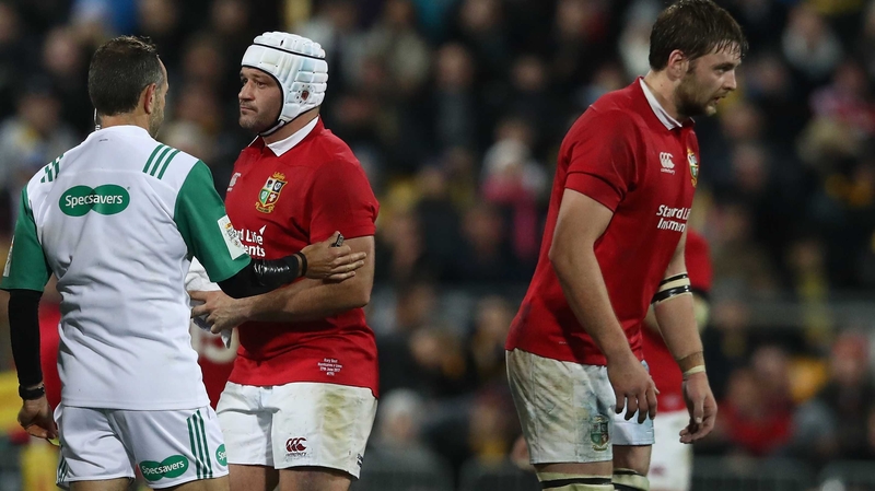 Iain Henderson (r) leaves the field after receiving a yellow card