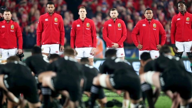 Sean O'Brien, Courtney Lawes, Liam Williams, Elliot Daly, Mako Vunipola and Maro Itoje during the All Blacks Haka