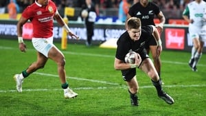 Jordie Barrett scores New Zealand's second try