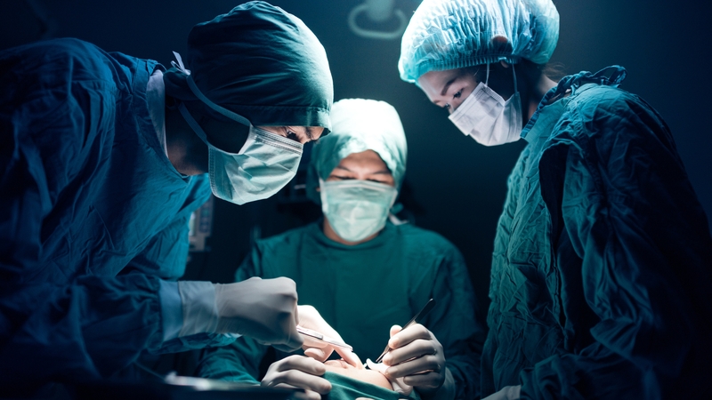 Beauty vlogger videos her own brain surgery