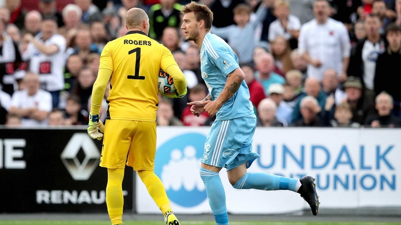 Gary Rogers with Nicklas Bendtner of Rosenborg