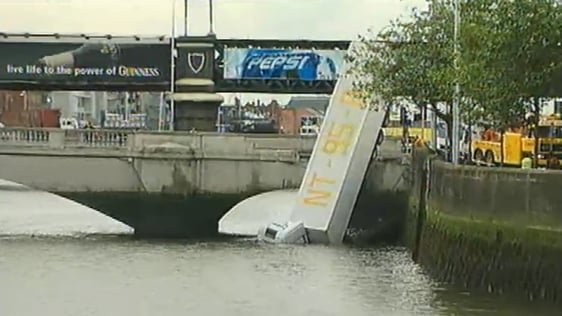 Lorry In River Liffey, 2002