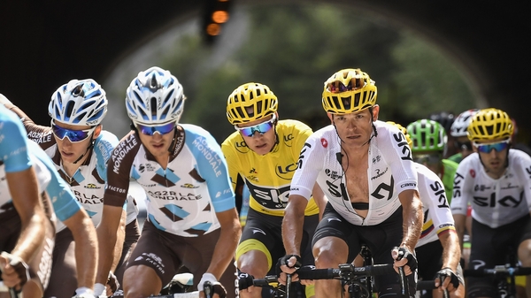 Froome keeps a watching brief on his rivals