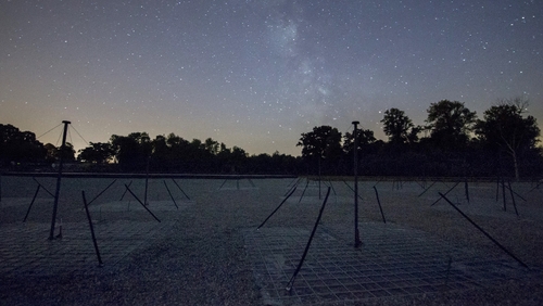 I-LOFAR with the Milky Way over head (Pic: I-LOFAR Intern Luis Alberto Canizares)